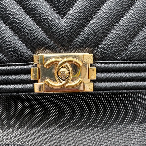 Caviar Chevron Quilted Medium Boy Flap Black - Picture 4 of 12